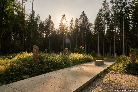 Gemeinde Mühldorfer_Hart Landkreis Mühldorf Massengrab (Dirschl Johann) Deutschland MÜ